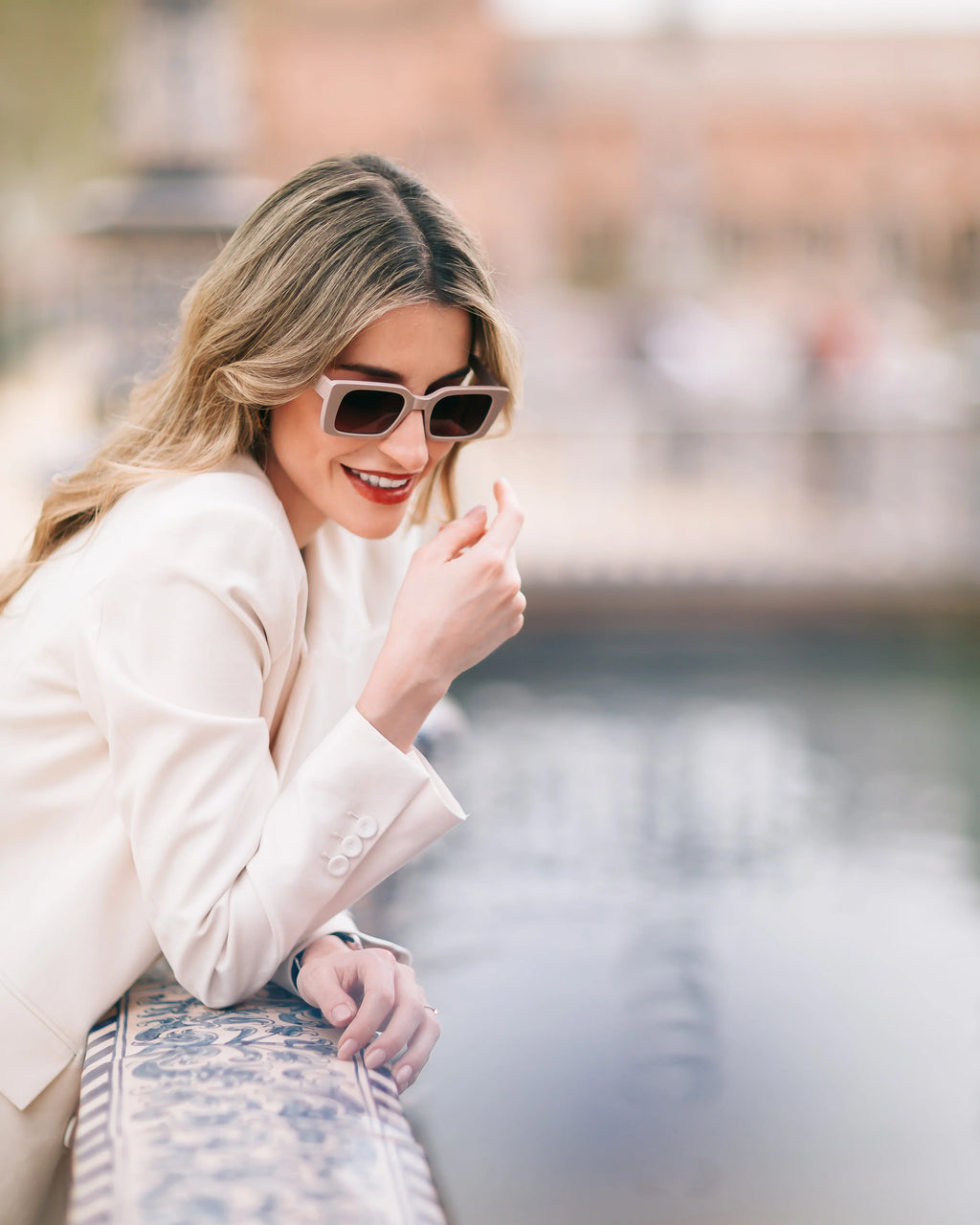 LAWRENCE VELVET. Sunglasses