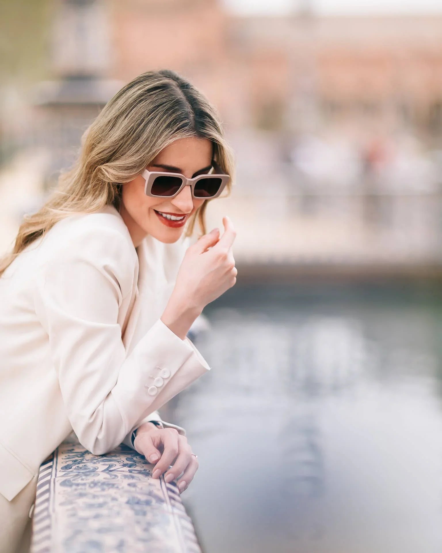 LAWRENCE VELVET. Sunglasses